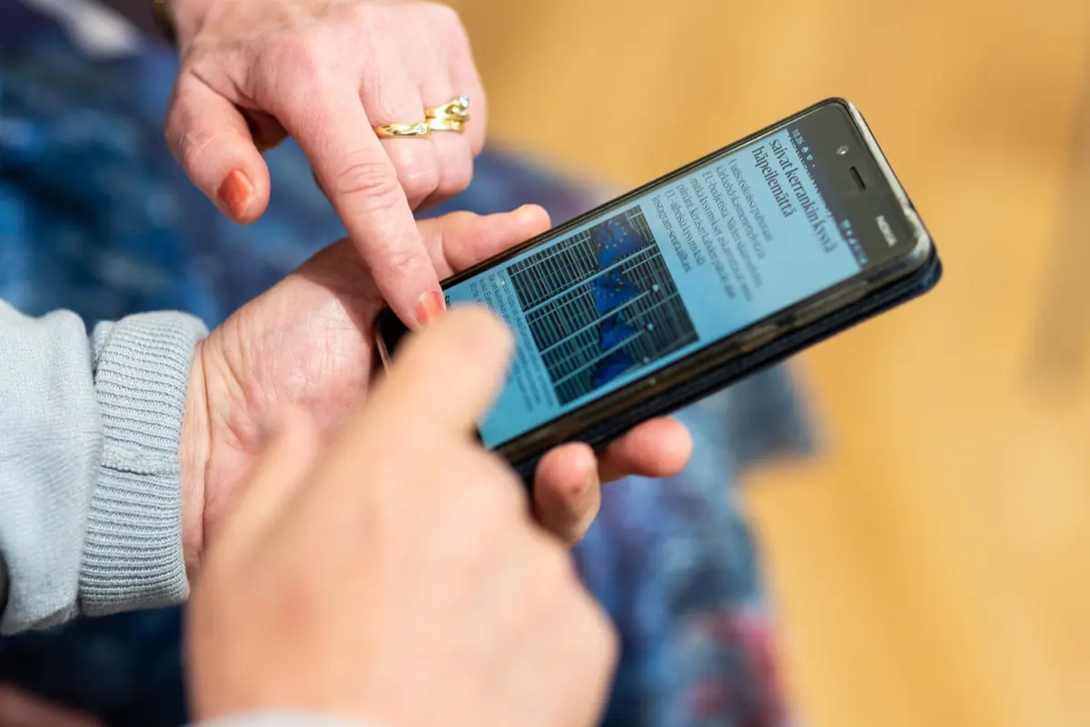 Digiopastusta seniorilta seniorille — Itäkeskuksen kirjasto, Helsinki