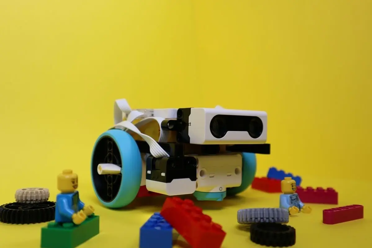 Aalto-yliopisto Juniorin robotiikkatyöpajat — Keskustakirjasto Oodi, Helsinki